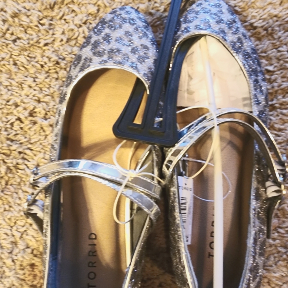Torrid strapped flats, size 7. Silver leopard print